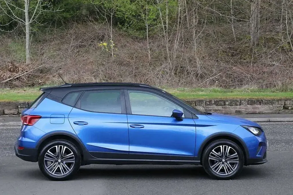 Used Seat Arona SE 94 HP (69 kW) 2022 Blue SUV