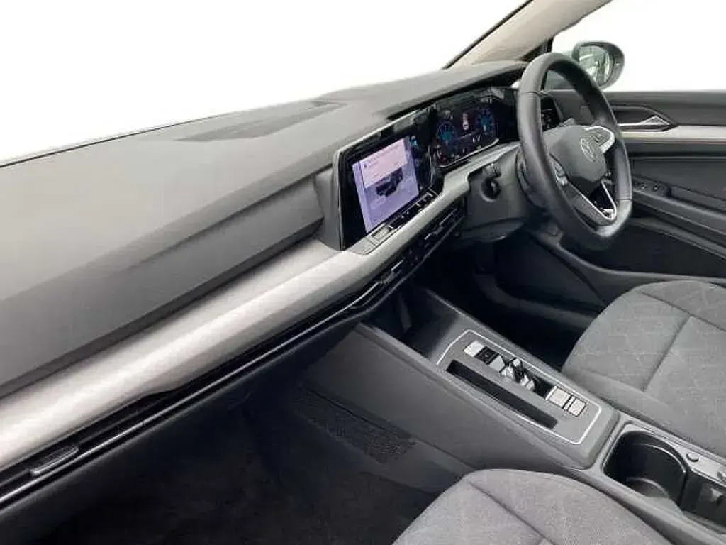 Używany VW Golf VIII Life 150 KM (110 kW) 2023 Srebrny Hatchback