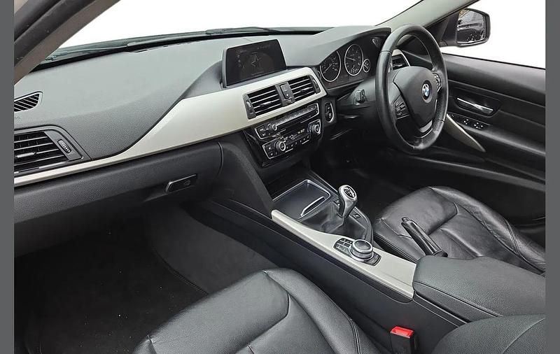 Used BMW 320 Efficient Dynamics 161 HP (118 kW) 2018 White Sedan