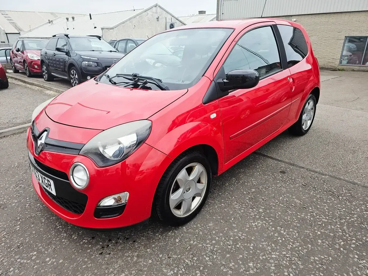 Used Renault Twingo Dynamique 75 HP (55 kW) 2014 Red Hatchback