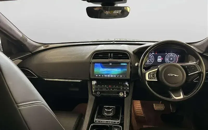 Usado Jaguar F-Pace Chequered Flag 180 HP (132 kW) 2019 Branco SUV