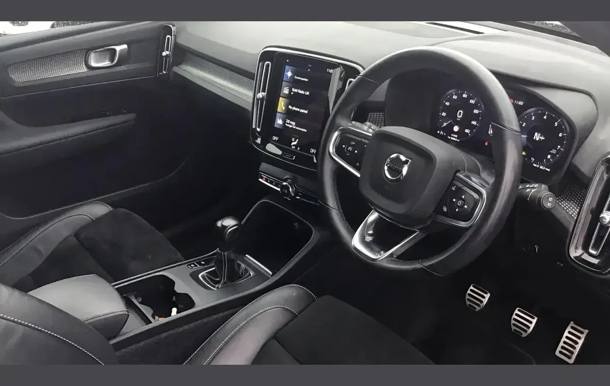 Begagnad Volvo XC40 R-Design 161 HK (118 kW) 2021 Vit SUV