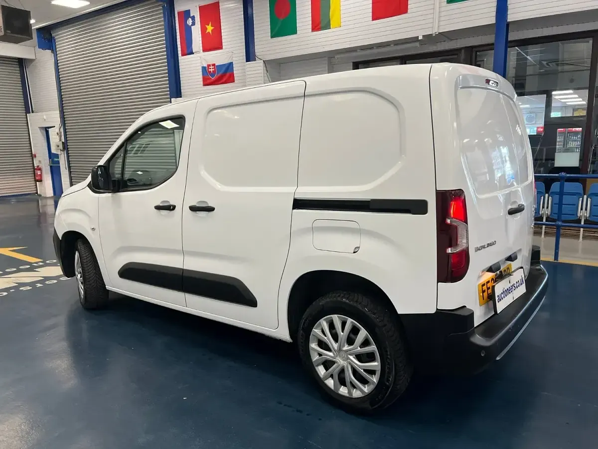 Used Citroën Berlingo 100 HP (73 kW) 2022 White MPV
