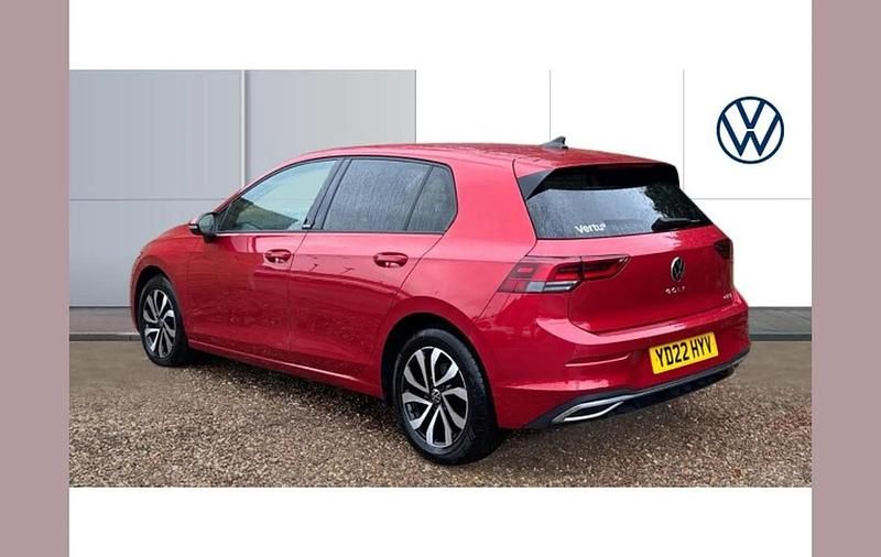 Używany VW Golf VIII Active 150 KM (110 kW) 2022 Czerwony Hatchback