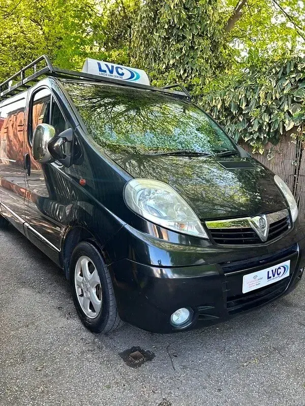 Second-hand Vauxhall Vivaro Sportive 2011 Negru Monovolum