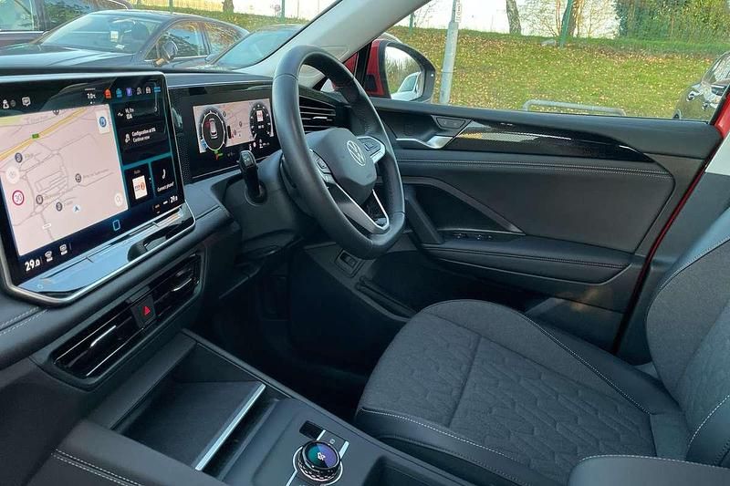 Used VW Tiguan Match 148 HP (108 kW) 2024 Red SUV