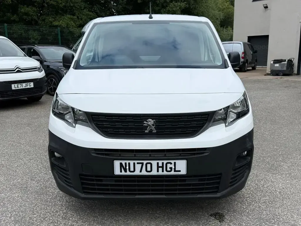 Used Peugeot Partner 131 HP (96 kW) 2020 White MPV