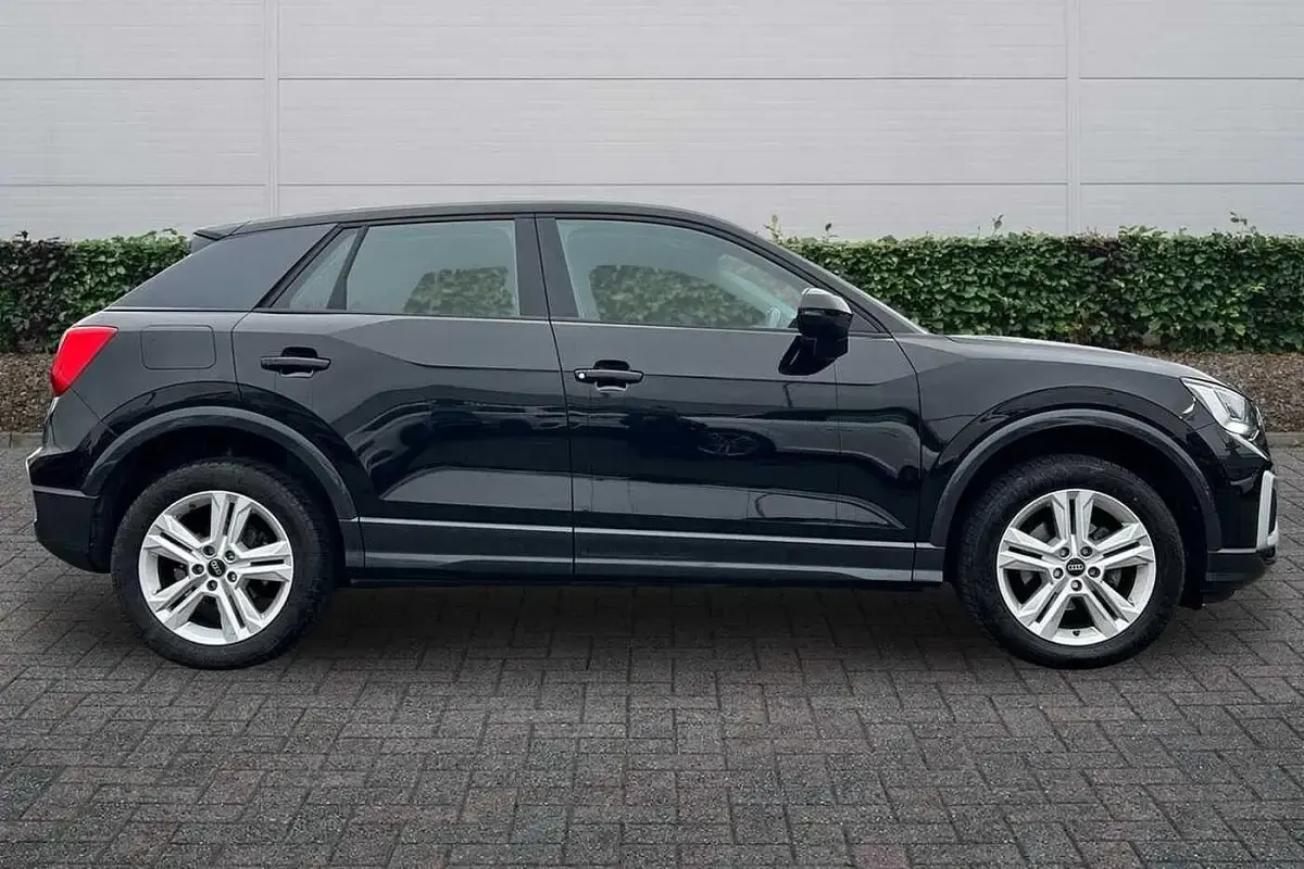 Begagnad Audi Q2 Sport 113 HK (83 kW) 2022 Svart SUV