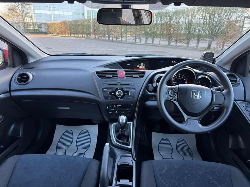 Begagnad Honda Civic SE 100 HK (73 kW) 2012 Röd Halvkombi