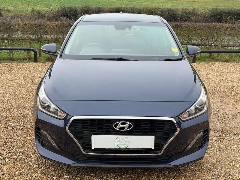 Used Hyundai i30 SE 120 HP (88 kW) 2019 Blue Hatchback