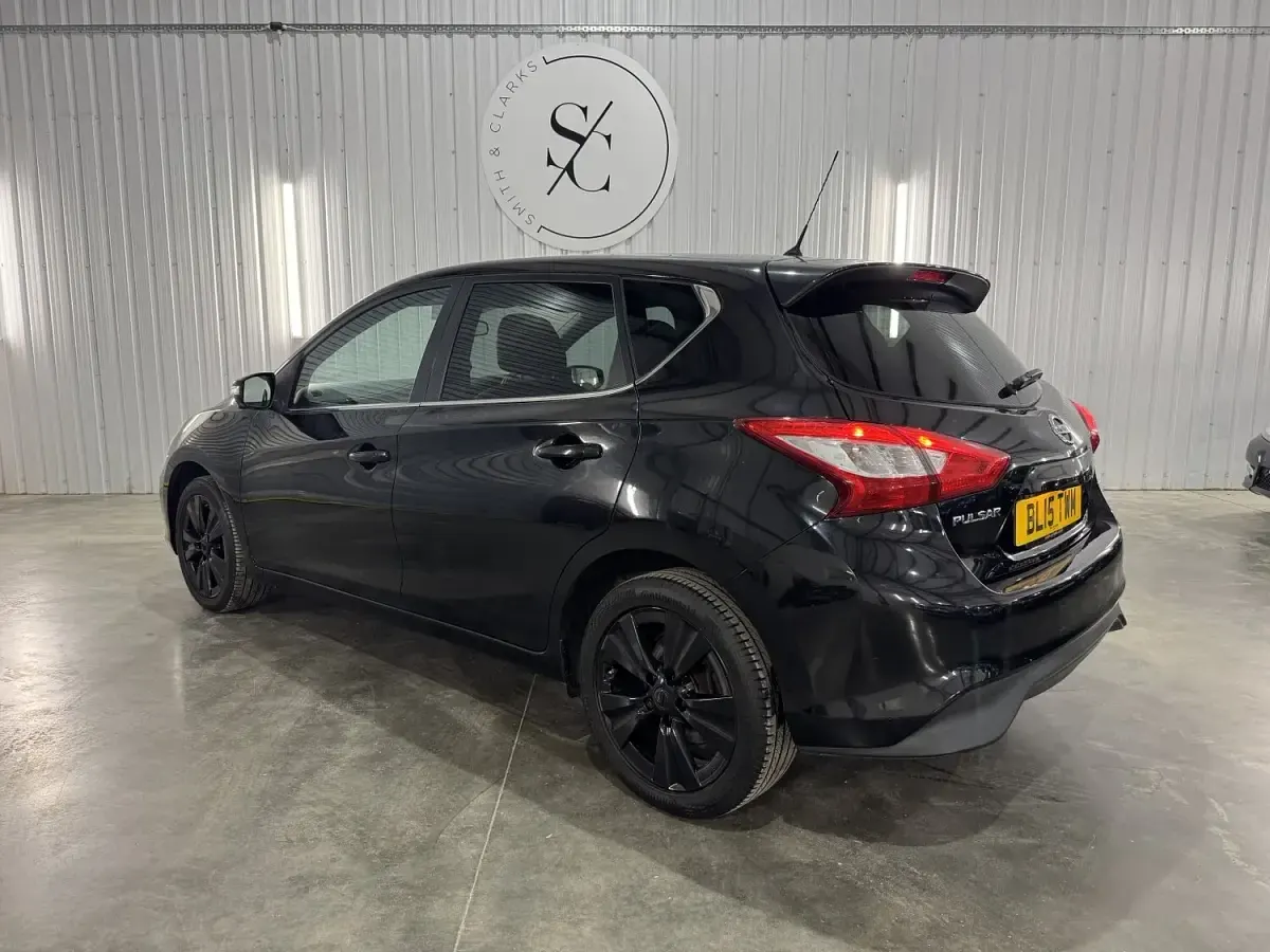 Used Nissan Pulsar Tekna 115 HP (84 kW) 2015 Black Hatchback