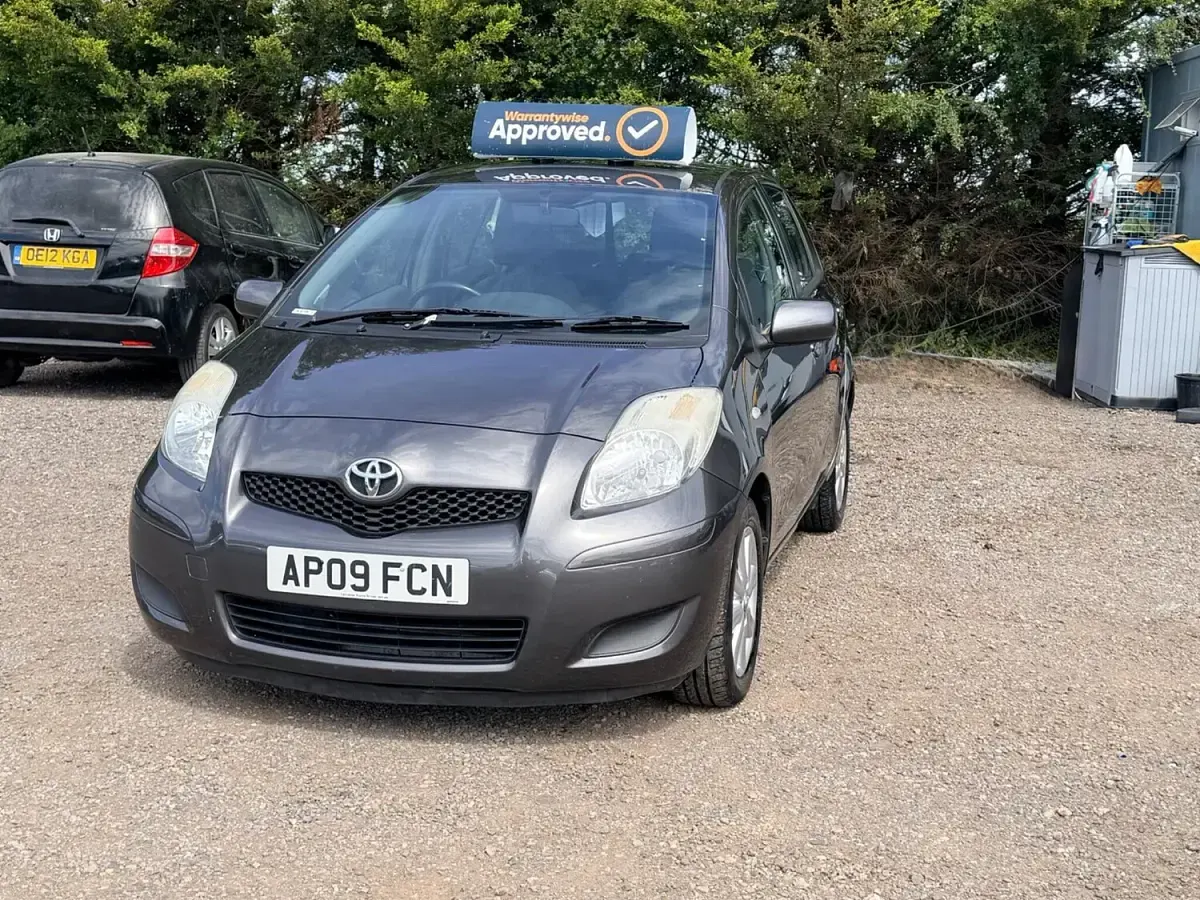 Used Toyota Yaris 101 HP (74 kW) 2009 Grey Hatchback