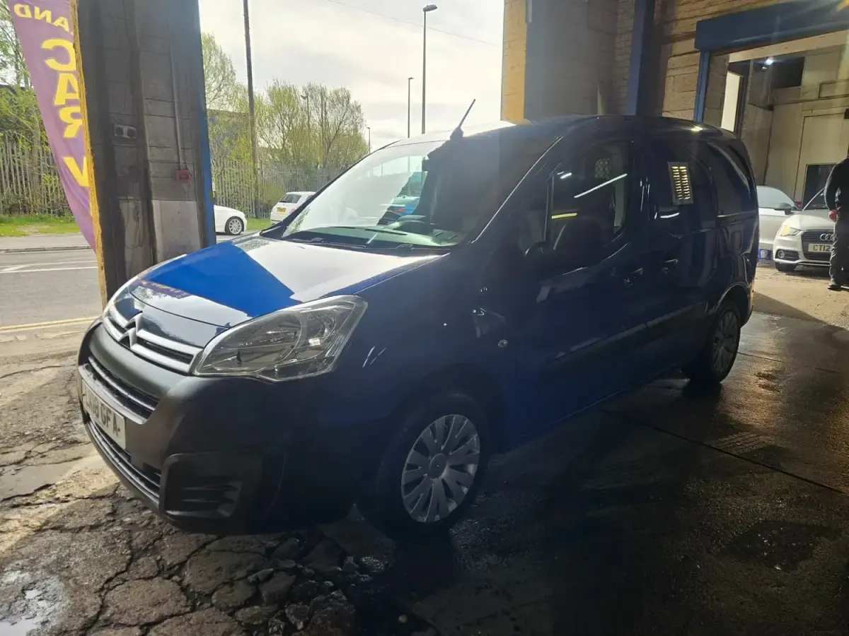 Usado Citroën Berlingo 75 HP (55 kW) 2018 Azul Monovolume