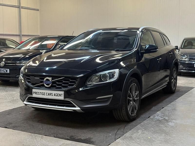 Used Volvo V60 CC 190 HP (139 kW) 2016 Black Estate
