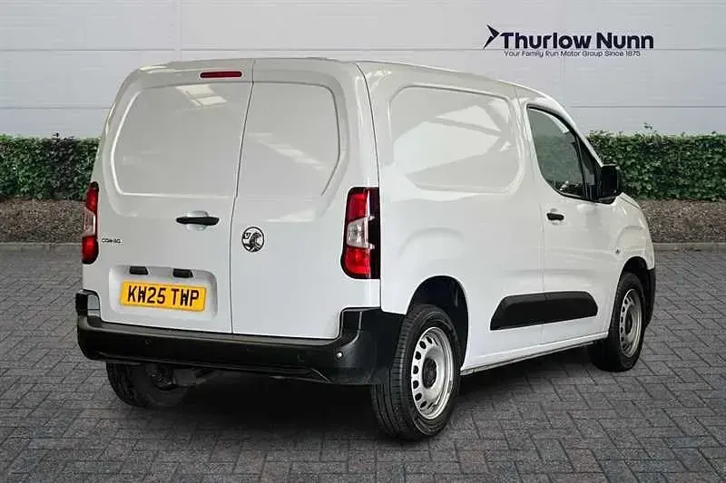 Begagnad Vauxhall Combo S 100 HK (73 kW) 2025 Vit Minibuss