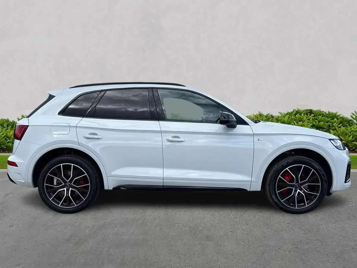 Begagnad Audi Q5 Advanced 265 HK (194 kW) 2022 Vit SUV