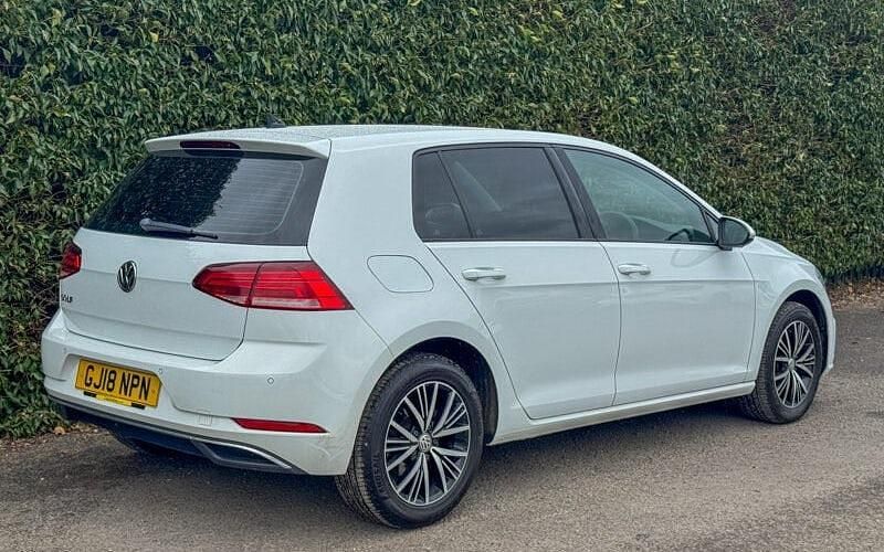 Used VW Golf VII SE 110 HP (80 kW) 2018 White Hatchback