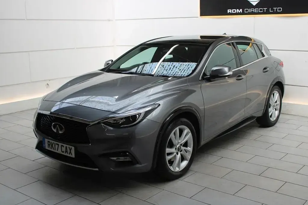 Used Infiniti Q30 Premium 109 HP (80 kW) 2017 Grey Hatchback