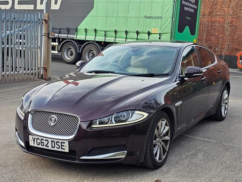 Begagnad Jaguar XF Premium Luxury 2012 Röd Sedan