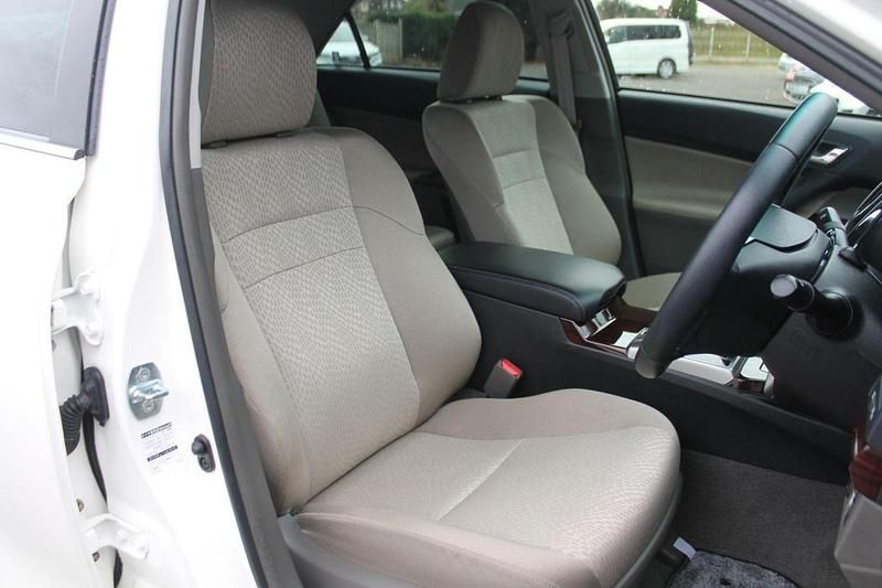Used Toyota Mark X 203 HP (149 kW) 2011 White Sedan