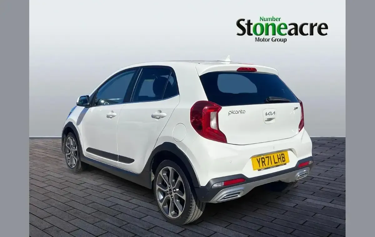 Used Kia Picanto X-Line 65 HP (47 kW) 2022 White Hatchback
