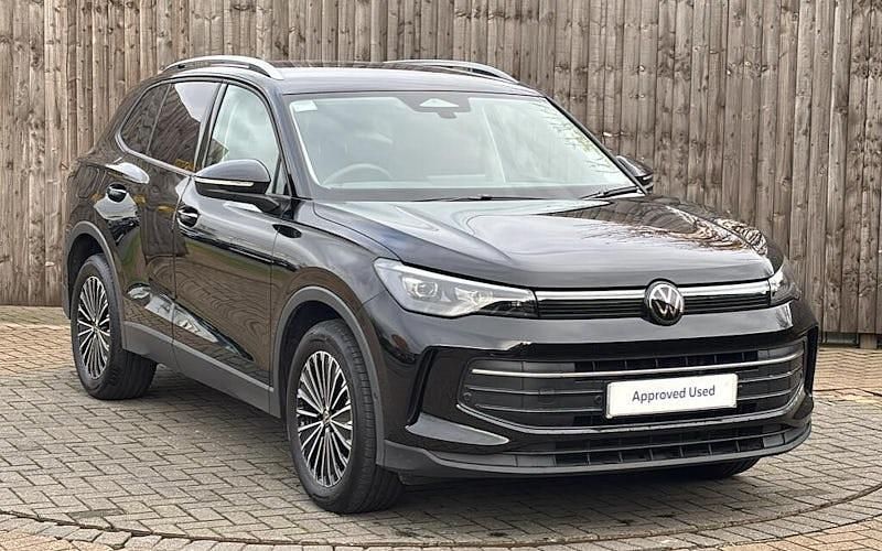 Black Used 2025 VW Tiguan Match SUV | £29,999 (Fair price) - Image 1/4
