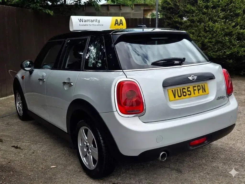 Used Mini Cooper D Hatch 116 HP (85 kW) 2015 Silver Hatchback
