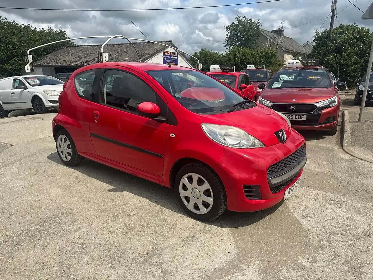 Used Peugeot 107 68 HP (50 kW) 2011 Red Hatchback