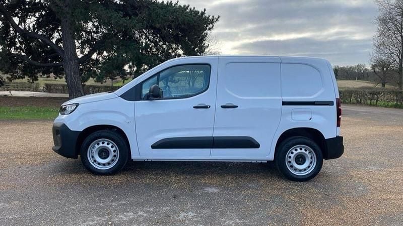 New Citroën Berlingo 101 HP (74 kW) 2025 White MPV