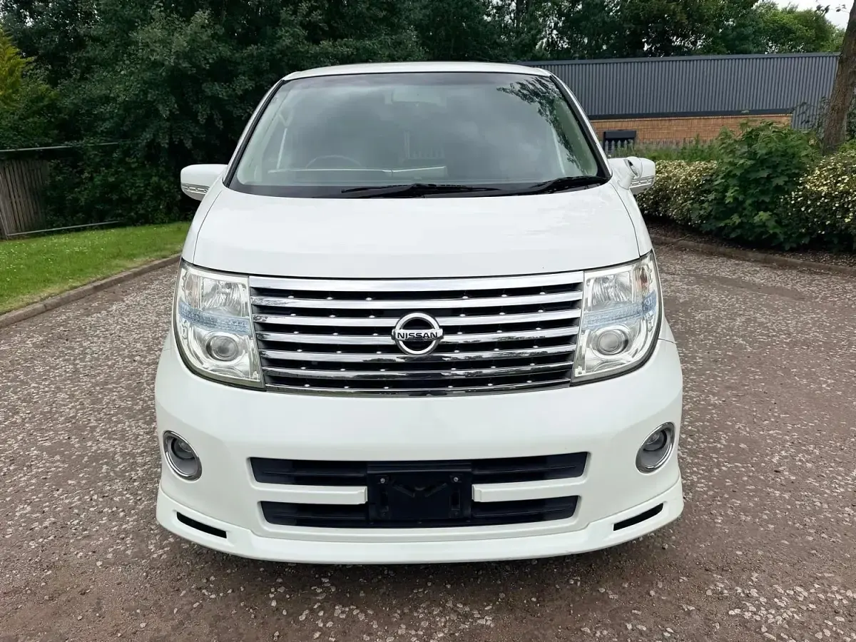 Used Nissan Elgrand 2007 Pearl white MPV