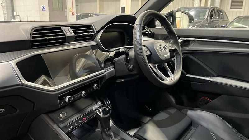 Begagnad Audi Q3 S-Line 150 HK (110 kW) 2025 Svart SUV