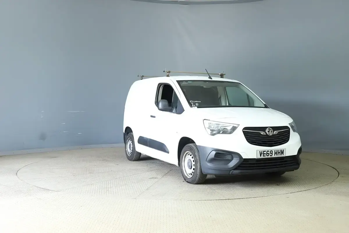 Used Vauxhall Combo Edition 100 HP (73 kW) 2019 White MPV