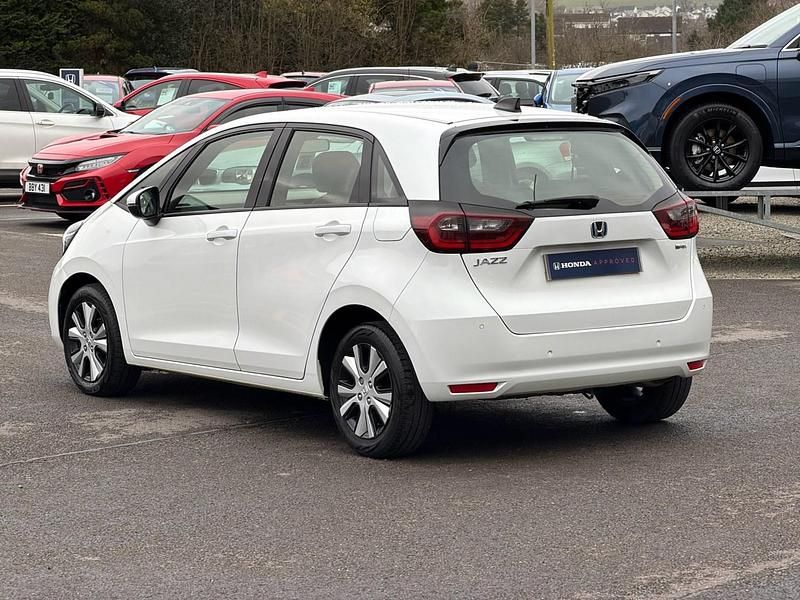 Used Honda Jazz Hybrid 109 HP (80 kW) 2021 White Hatchback