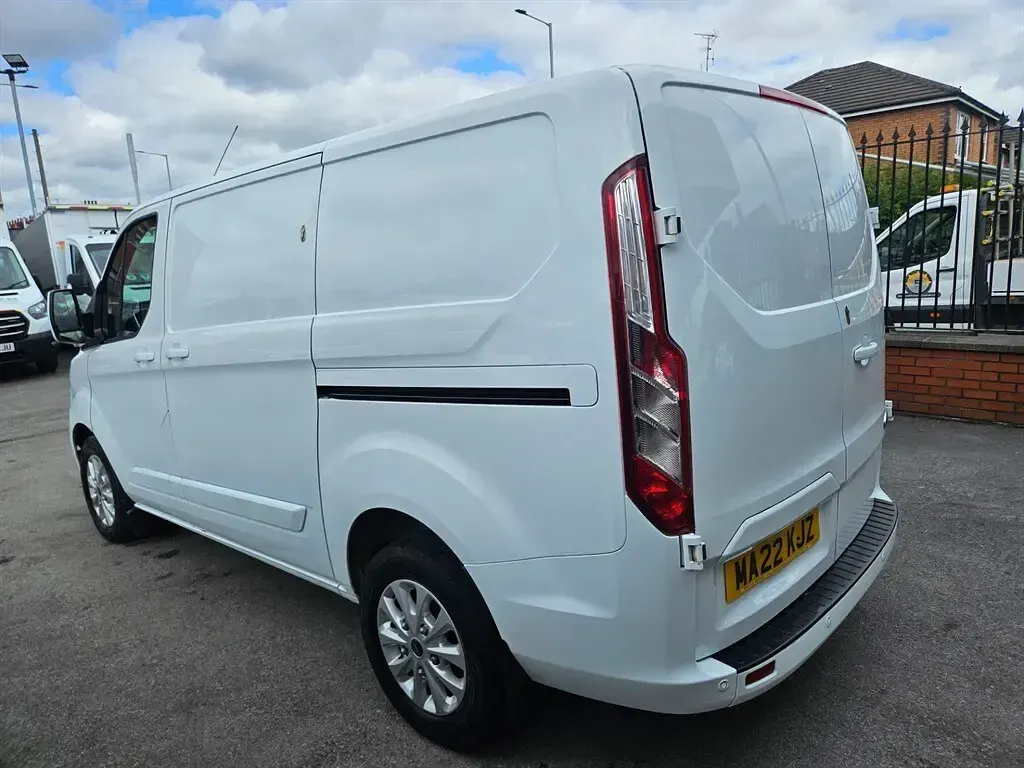 Used Ford Transit Custom Limited 130 HP (95 kW) 2022 White Van