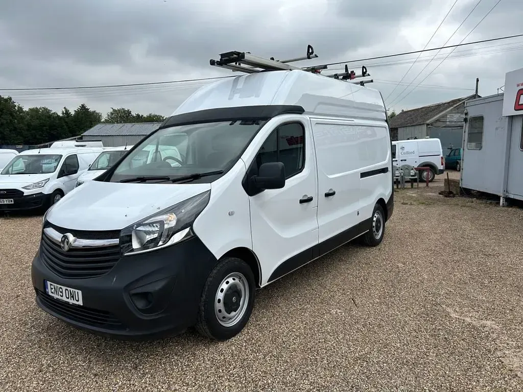 Used Vauxhall Vivaro S 2019 White MPV