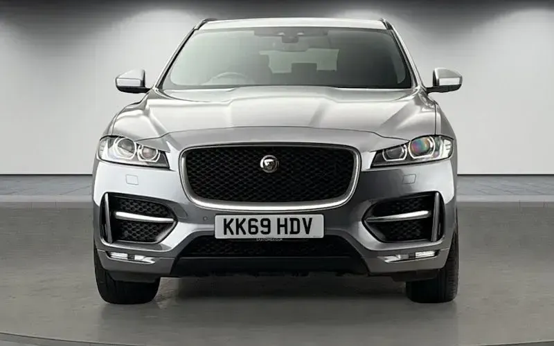 Used Jaguar F-Pace R-Sport 180 HP (132 kW) 2019 Eiger grey SUV