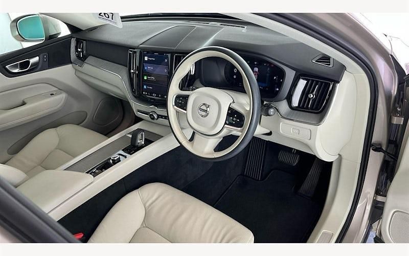 Used Volvo XC60 Core 250 HP (183 kW) 2024 SUV