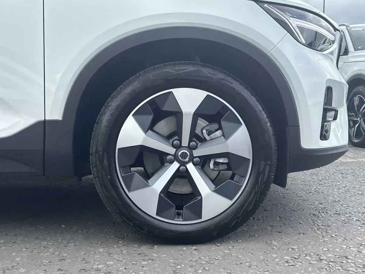 New Volvo XC40 Plus 163 HP (119 kW) 2026 SUV
