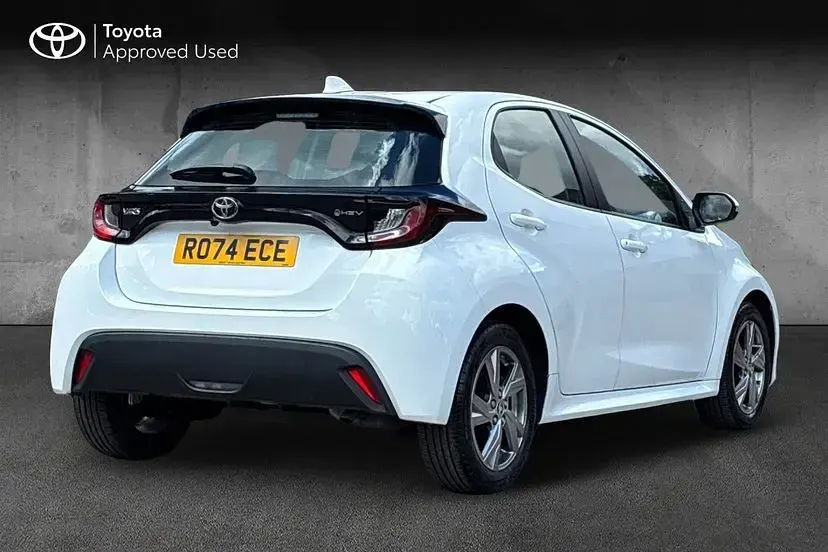 Used Toyota Yaris 116 HP (85 kW) 2024 White Hatchback