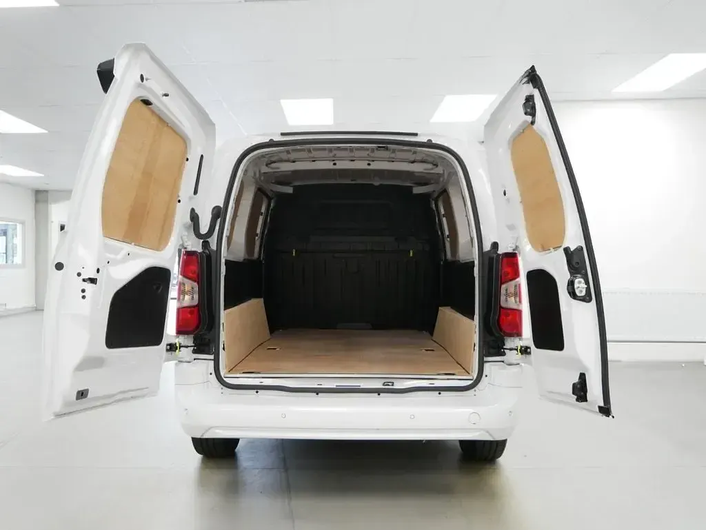 Used Citroën Berlingo 100 HP (73 kW) 2024 White MPV