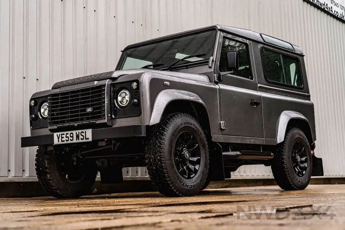Used Land Rover Defender 122 HP (89 kW) 2009 Grey Estate