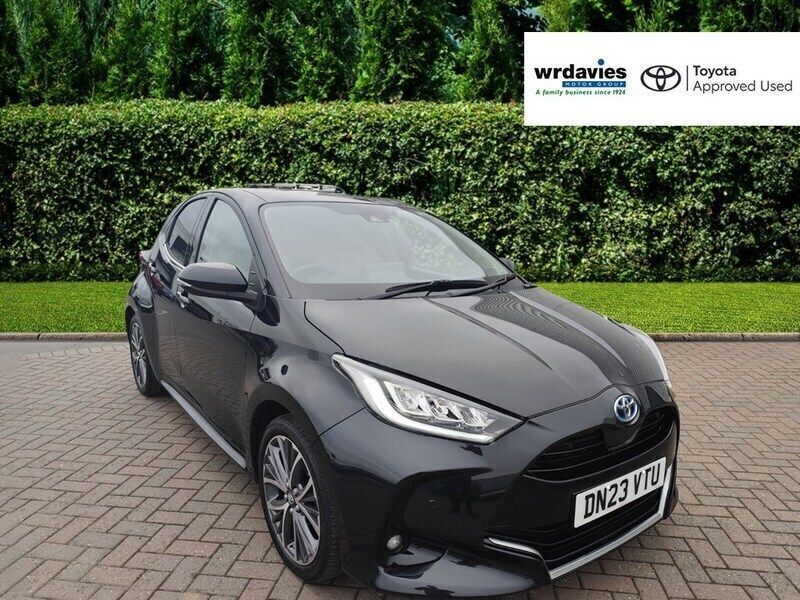 Black Used 2023 Toyota Yaris Hybrid Hatchback | £19,995 (Fair price) - Image 1/4