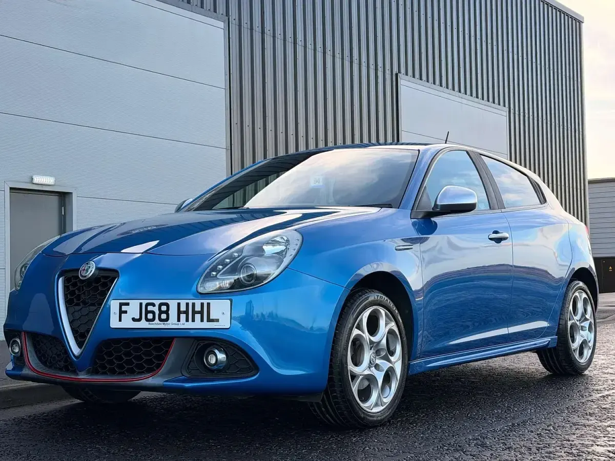Used Alfa Romeo Giulietta 120 HP (88 kW) 2018 Blue Hatchback