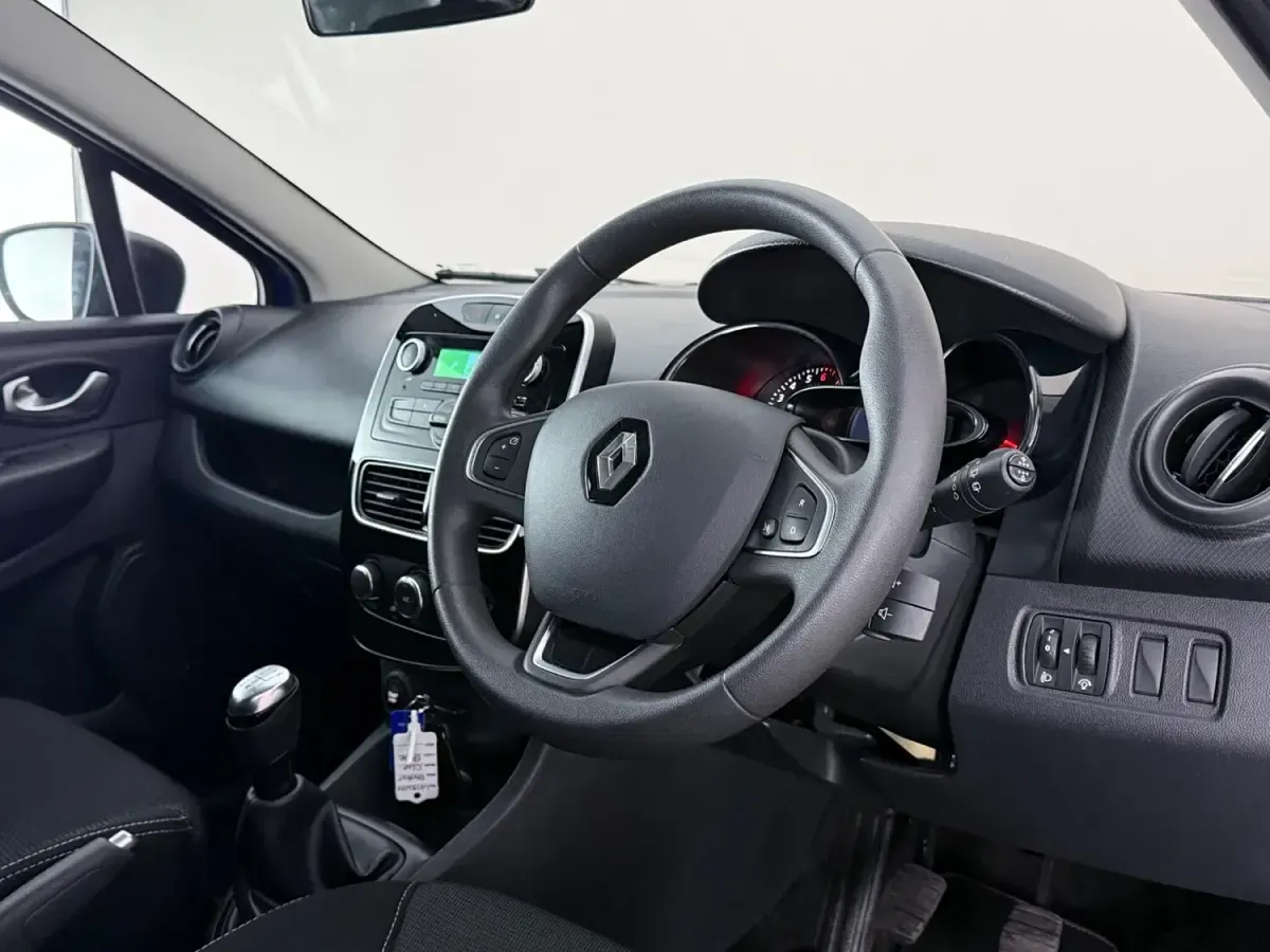 Used Renault Clio Play 75 HP (55 kW) 2018 Blue Hatchback