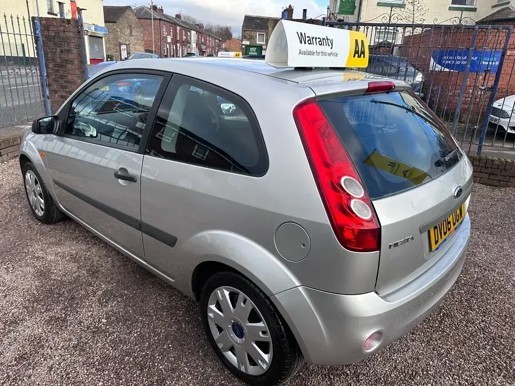 Used Ford Fiesta Style 74 HP (54 kW) 2006 Silver Hatchback