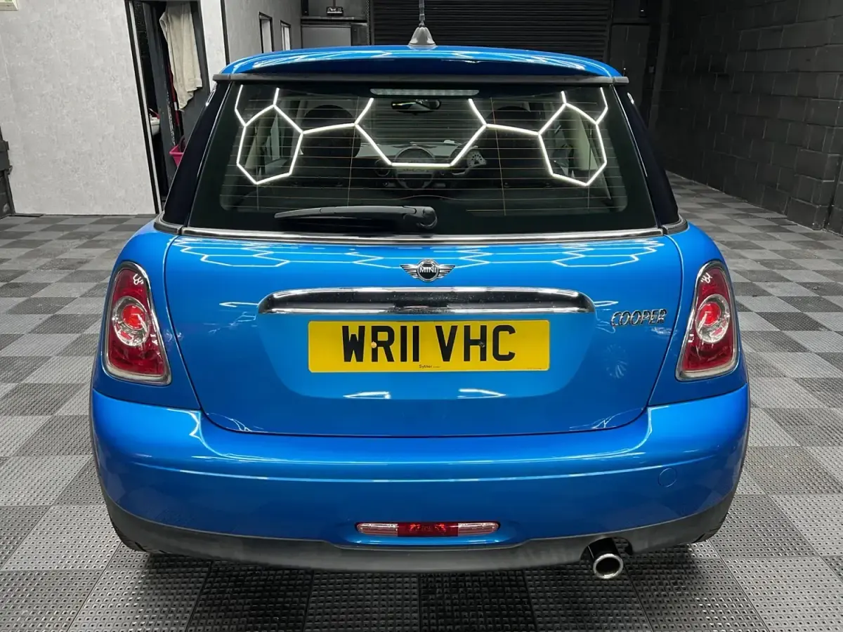 Usado Mini Cooper Hatch 122 CV (89 kW) 2011 Azul Utilitario