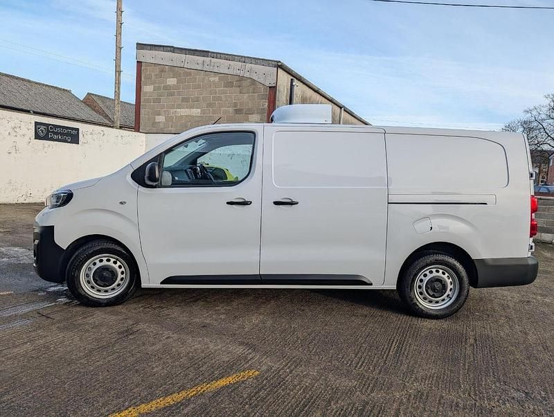 Used Peugeot Expert Premium 145 HP (106 kW) 2023 White Van
