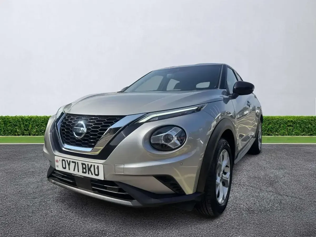 Used Nissan Juke N-Connecta 114 HP (83 kW) 2022 Silver SUV