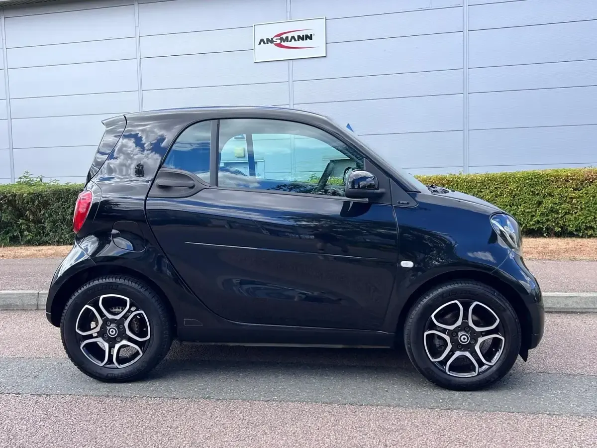 Used Smart ForTwo Coupé Premium 71 HP (52 kW) 2016 Black Coupe