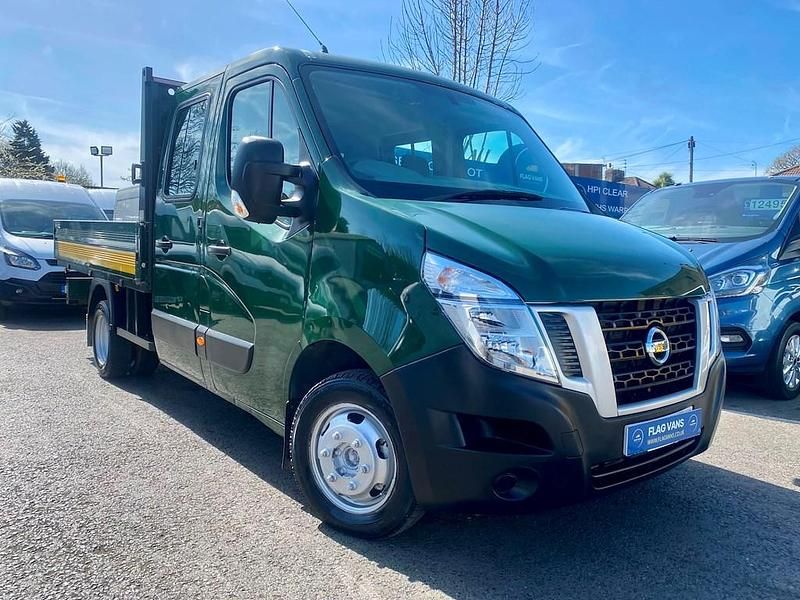 Green Used 2015 Nissan NV400 SE Van | £8,995 (Fair price) - Image 1/4